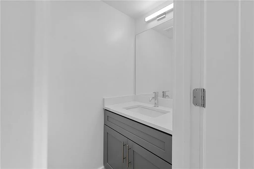 2 bed, 2.5 bath, 1200 sqft, $2,100 — Photo 4