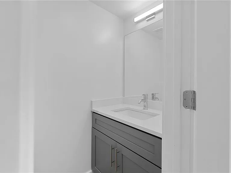 237 N Howard St NE #3 — Photo 4