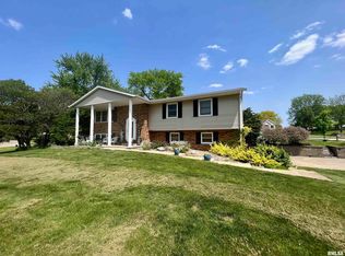 32 Melody Ln, Geneseo, IL 61254