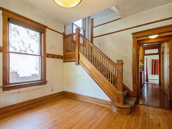 3rd image of 9719 S Vanderpoel Ave