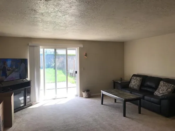 142-144 Delta Ct N, Salem, OR 97303