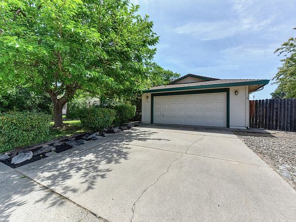 3rd image of 2440 Doheny Ct