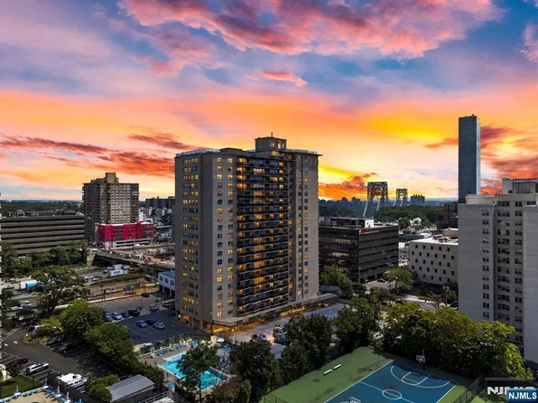 2077 Center Ave #Phb, Fort Lee, NJ 07024