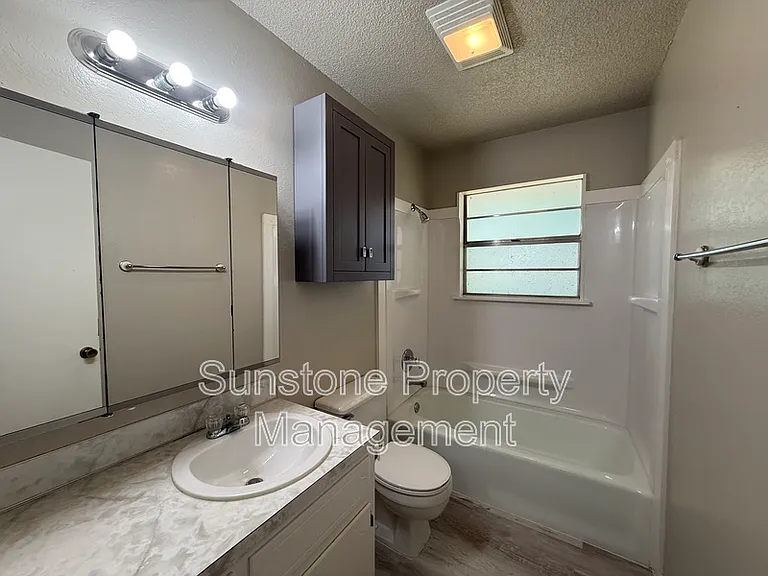 308 W Austin St — Photo 9