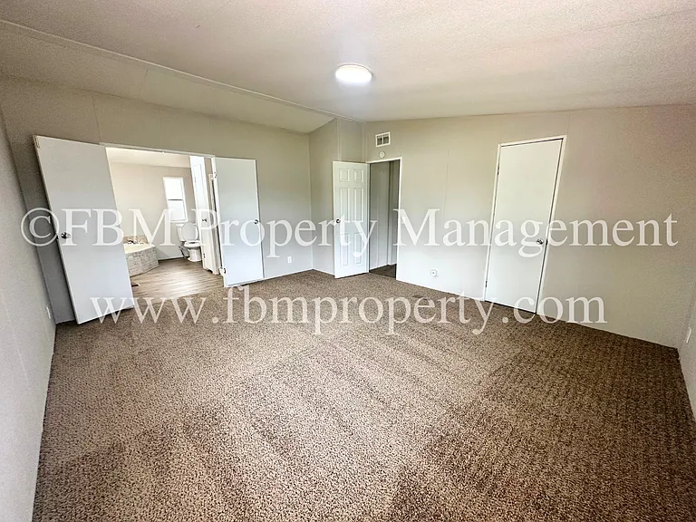 402 E College Ave — Photo 10
