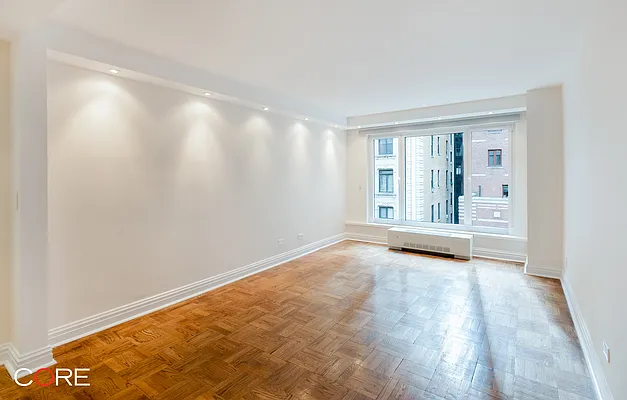 Rented by CORE | media 9