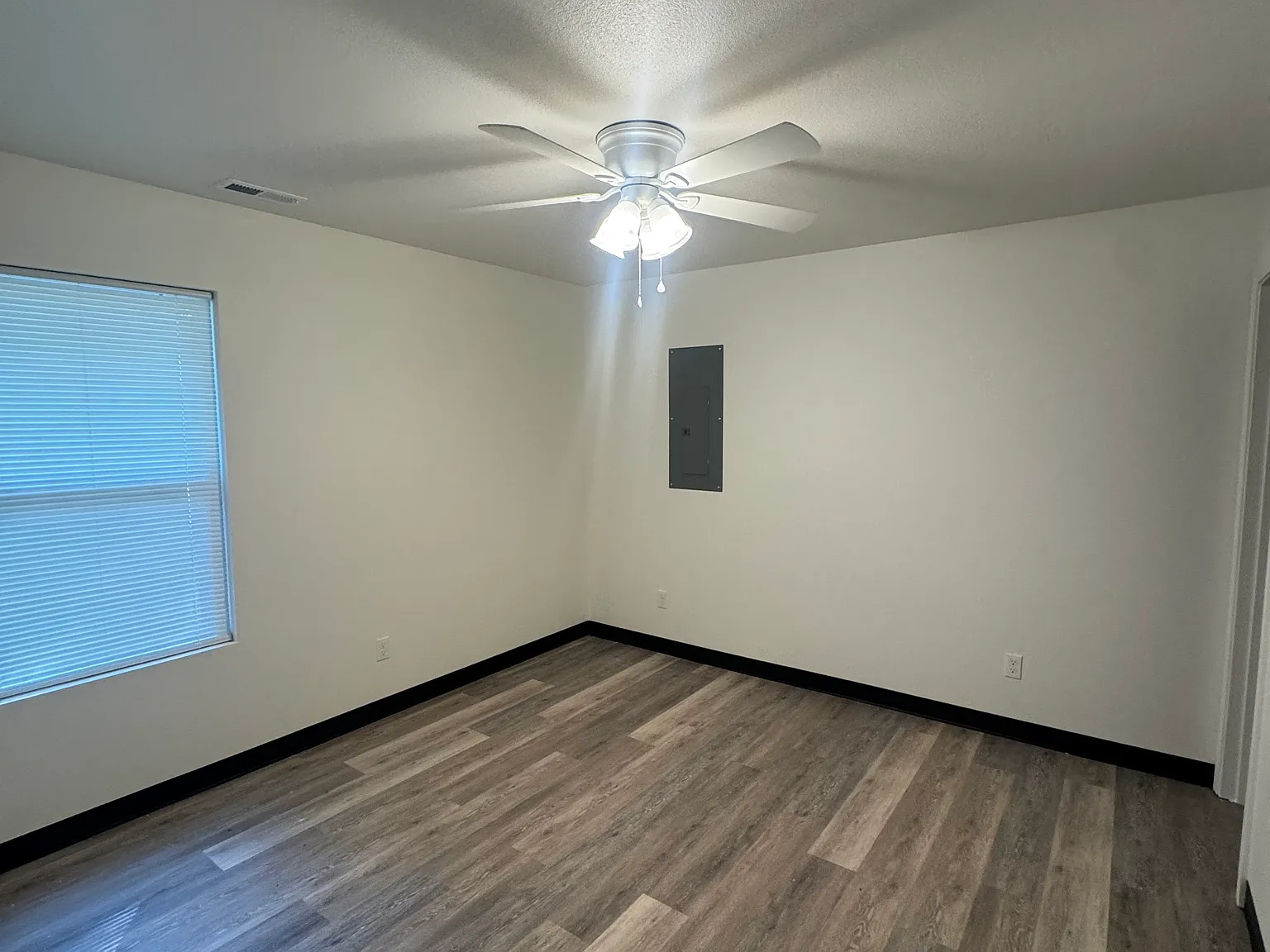 2 bed, 1000 sqft, $1,150 — Photo 3