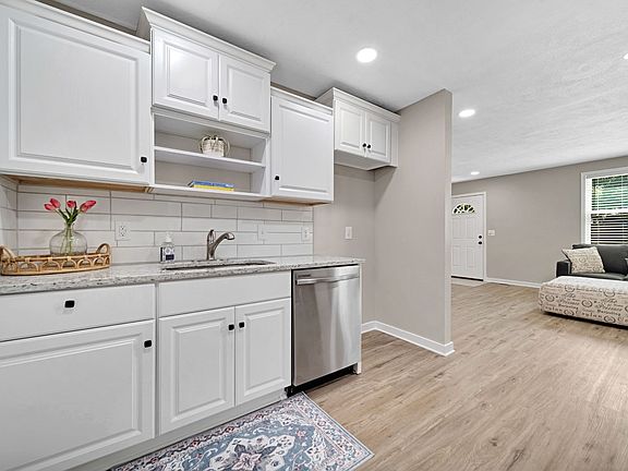 2nd image of 303 Park Ln