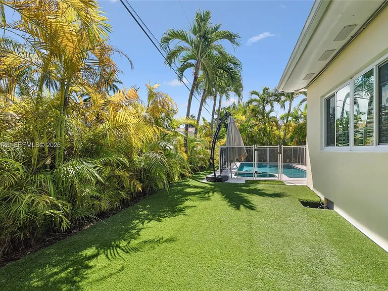 7511 Miami View Dr — Photo 5