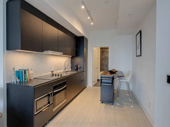 8 Wellesley St W #2610, Toronto, ON M4Y 0J5