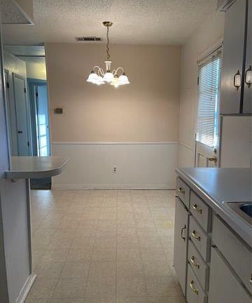 5th image of 1227 Eastern Heights Dr