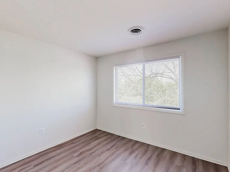 Eastdale Apartments — Photo 18