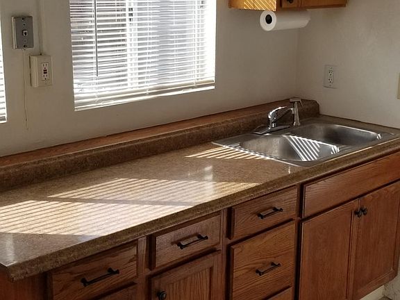 Kitchen (view 1)