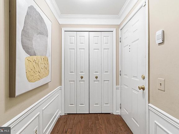 4th image of 8206 Crossbrook Ct Unit 201
