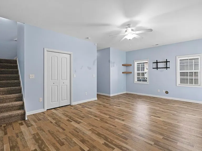 123A James Ave — Photo 4