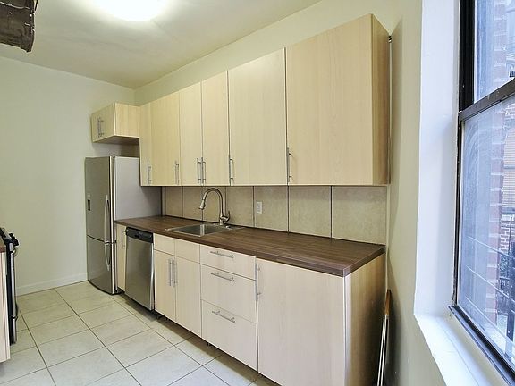 3rd image of 401 Edgecombe Ave APT A6