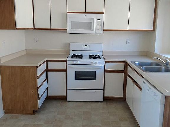 4th image of 79540 Avenue 42 APT A