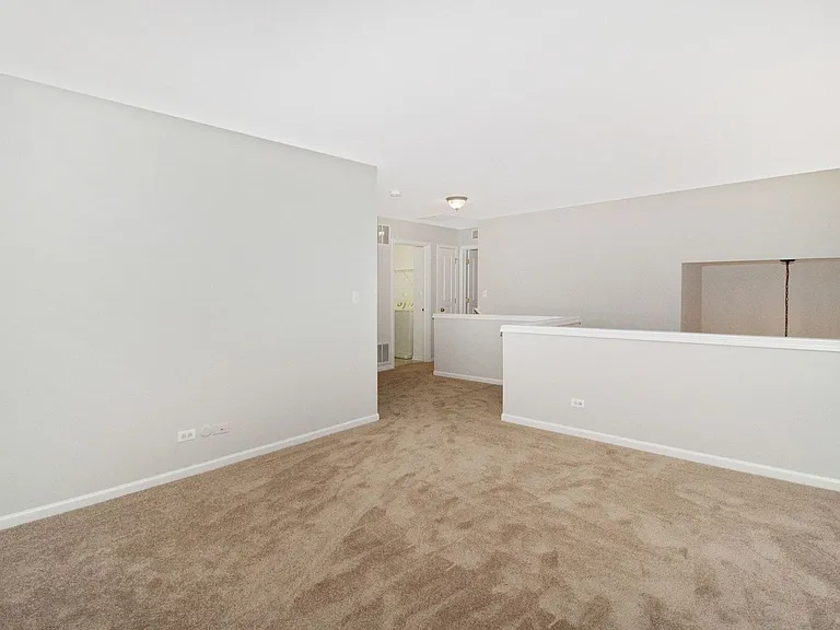 409 Metropolitan St — Photo 12