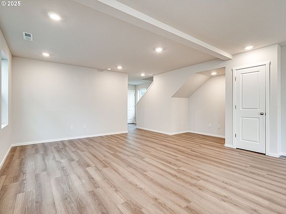 4th image of 5411 NE 65th Pl