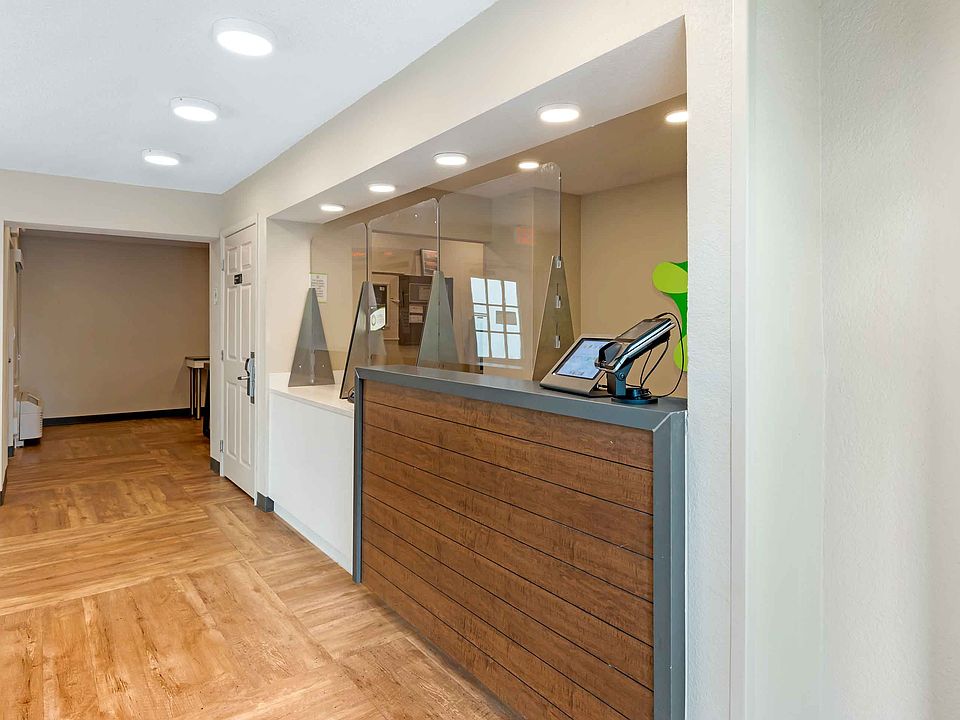 Lobby and Guest Check-in