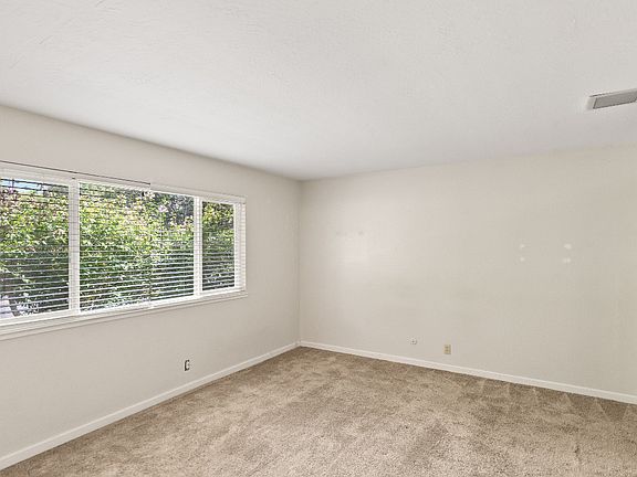 4th image of 55 Jeffers Way APT 1