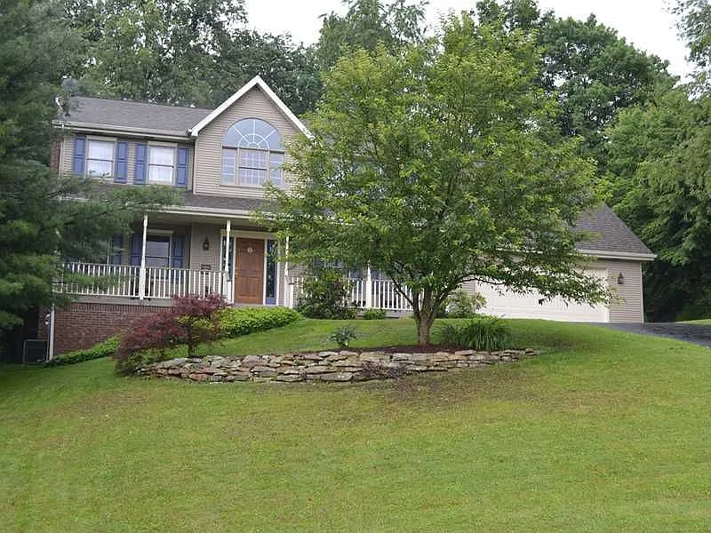 3303 Carriage Cir photo 1