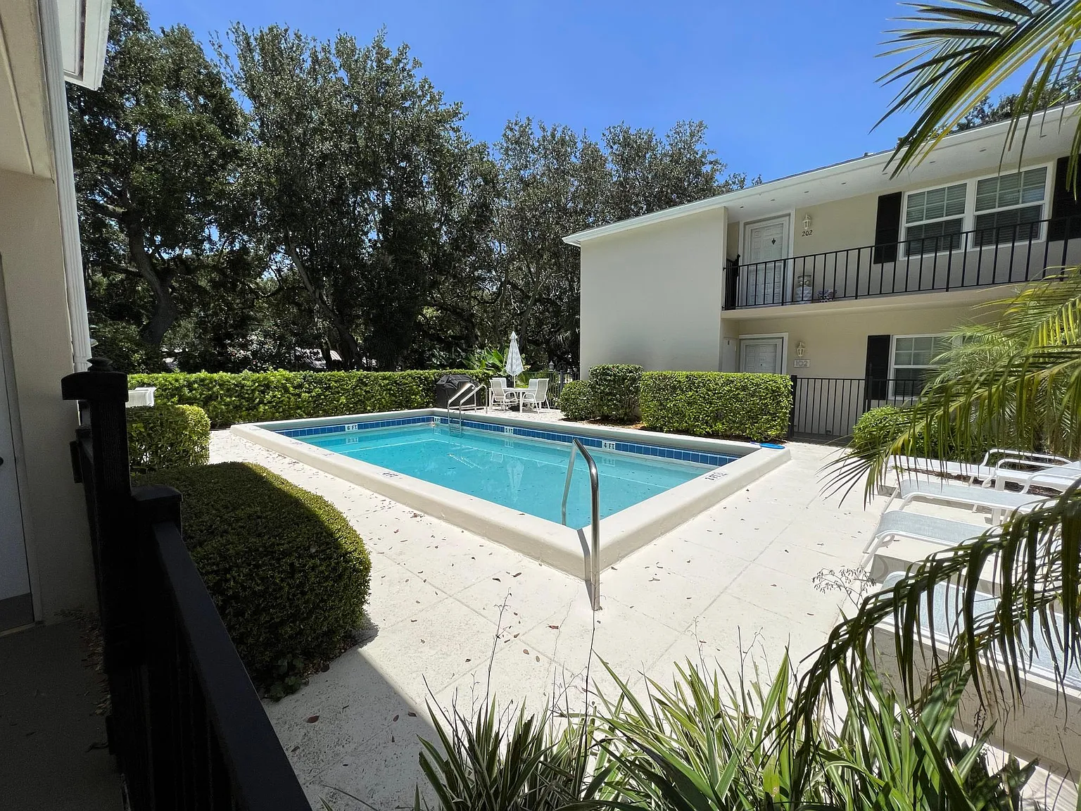 2 bed, 1120 sqft, $2,200 — Photo 3