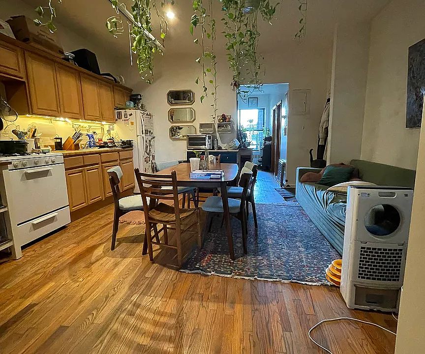 1st image of 325 S 5th St APT 4