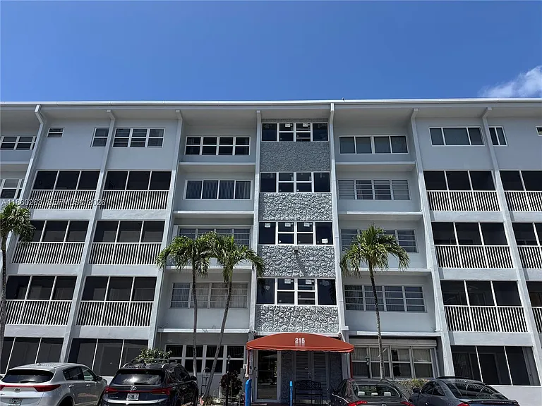 215 SE 3rd Ave #305A — Photo 1