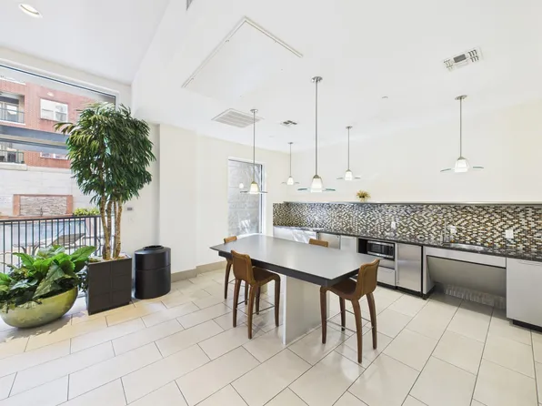 300 Saint Joseph Pkwy APT 111, Houston, TX 77002