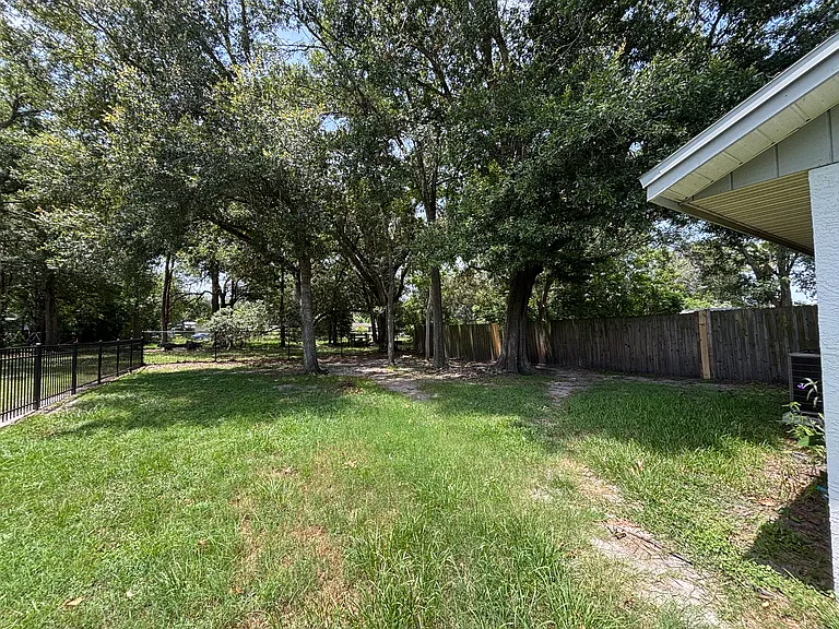 1140 Dosseywood Ln #1 — Photo 13