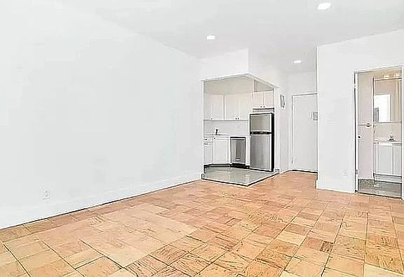 3rd image of 213 E 37th St #8K