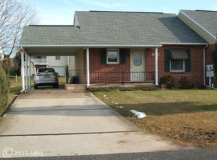 880 Rustic Hill Dr, Chambersburg, PA 17201
