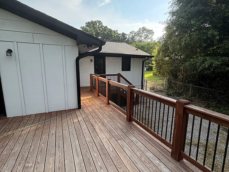 1055 College Station Rd — Photo 3