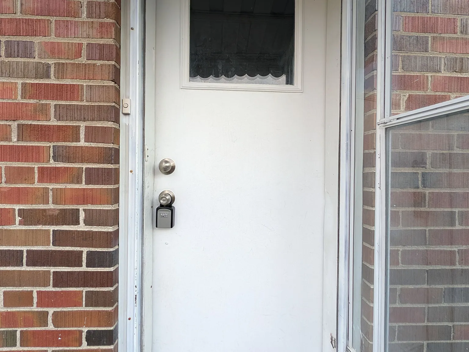 3 bed, $1,800 — Photo 2