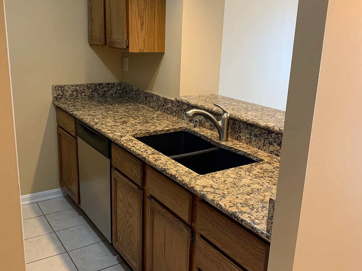 1 Riverside Pl — Photo 3