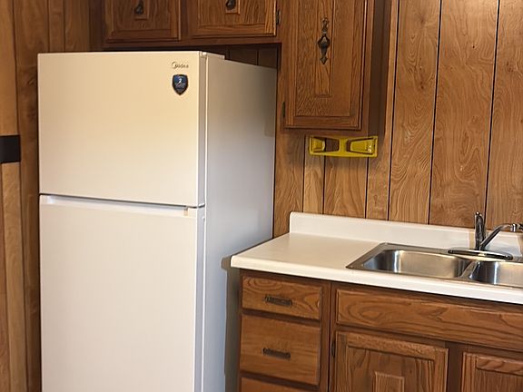 4th image of 321 Clarice St APT 4