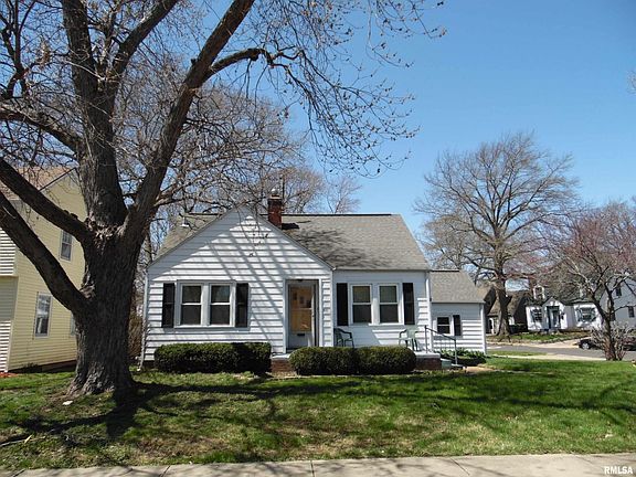 2nd image of 611 N Iris Ct