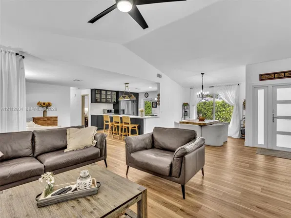 76 Forest Cir, Cooper City, FL 33026