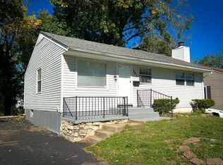 341 Caithness Rd, Saint Louis, MO 63137