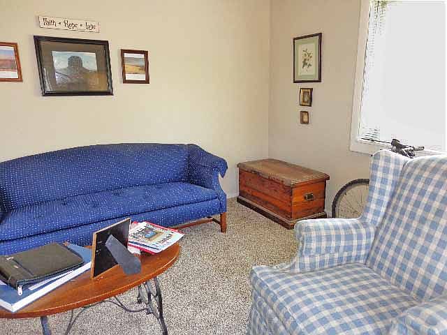 2nd image of 2817 W Woodford Ave