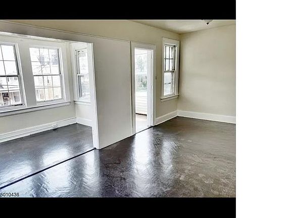 4th image of 913 S 19th St Floor 2