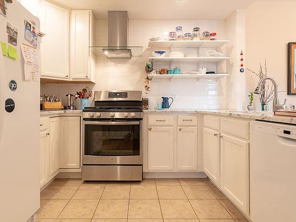 3rd image of 1530 Lee Hill Dr #1
