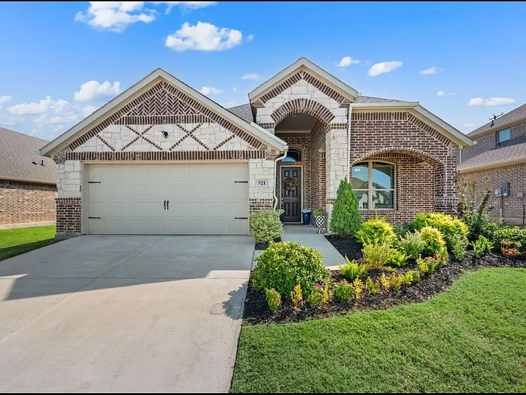 521 Hillcrest Cir — Photo 2