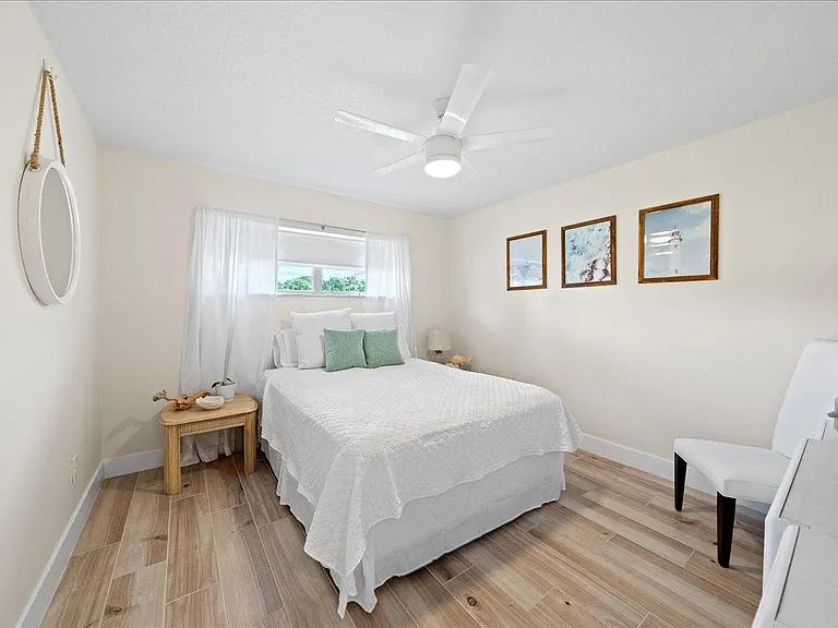 555 Norwood Ct — Photo 28