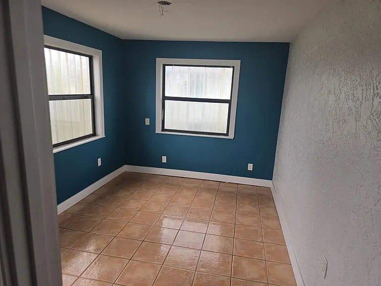 21498 Manatee Ave — Photo 14