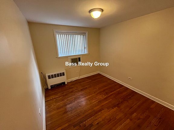 4th image of 4042 N California Ave #103