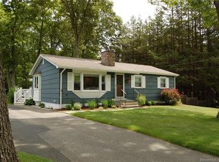 7 Lantern Ln, Niantic, CT 06357
