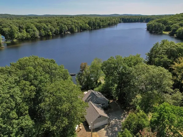 98 Gladding Ln, Sturbridge, MA 01518