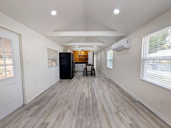 5th image of 122 Oakhill View Dr